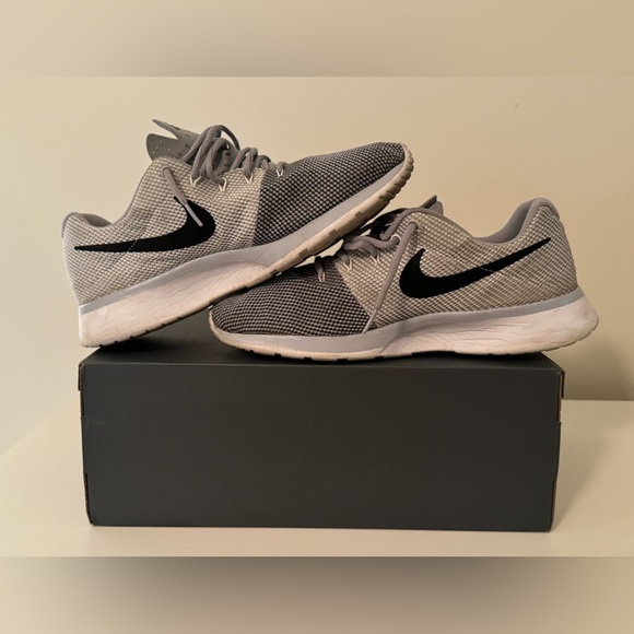 Grey/White/Black Nike Shoes. Used - Good Condition. Men’s 11.5z - Picture 4 of 5